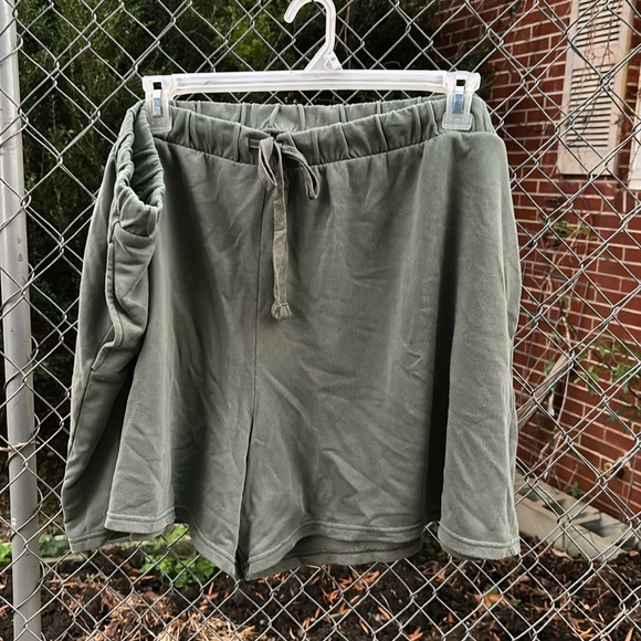 NWT Terra & Sky Green Knit Shorts Elastic Drawstring Waist Sweats 4X (28W-30W) - Picture 1 of 16